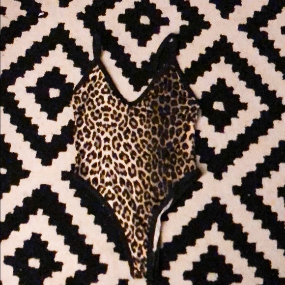 ❗️FIRM ❗️🆕 ROMWE/ Cheetah Print Bodysuit 🆕 - Picture 4 of 4